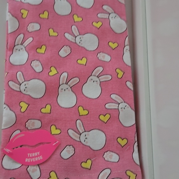 Betsey Johnson Pink Bunny and Heart Kitchen Towels Set Of 2 Nwt 18x28 - Picture 3 of 3